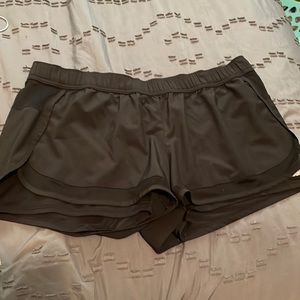 Woman’s xl 16/18 athletic shorts